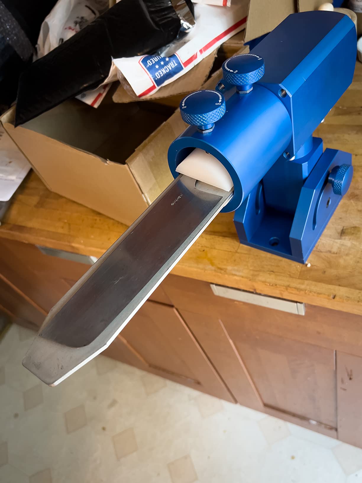 Sunluway-Three-Axis Blade Light Duty Workshop Knife Vise Tool, with 360-degree Swivel Base for Home or Industrial Craftsmen (Blue) customer photo 1
