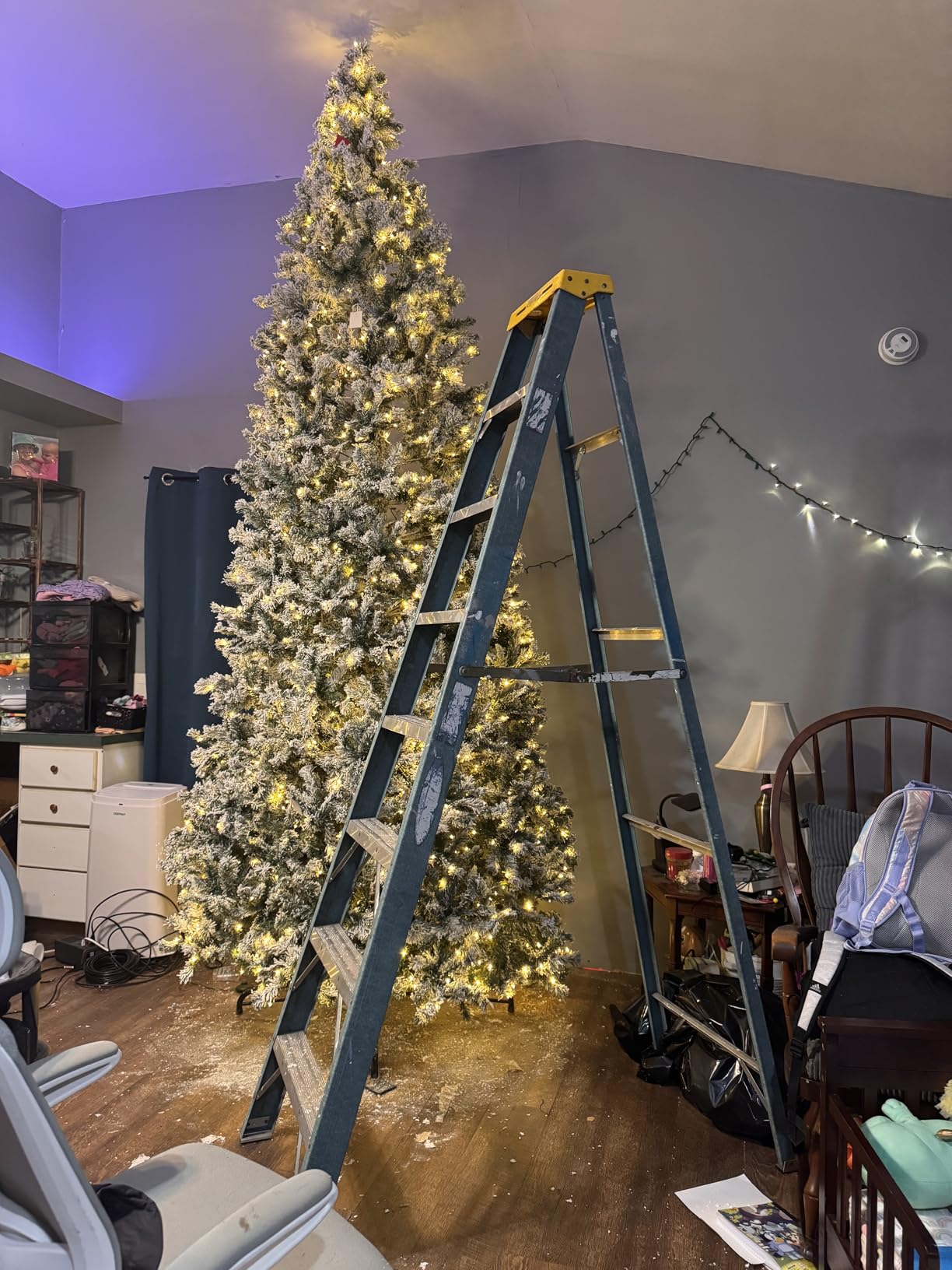 Best Choice Products Pre-Lit Artificial Christmas Tree 7.5ft Snow Flocked Pine Tree, 2-in-1 White and Multicolor LED Lights, Full Snowy Appearance customer photo 2