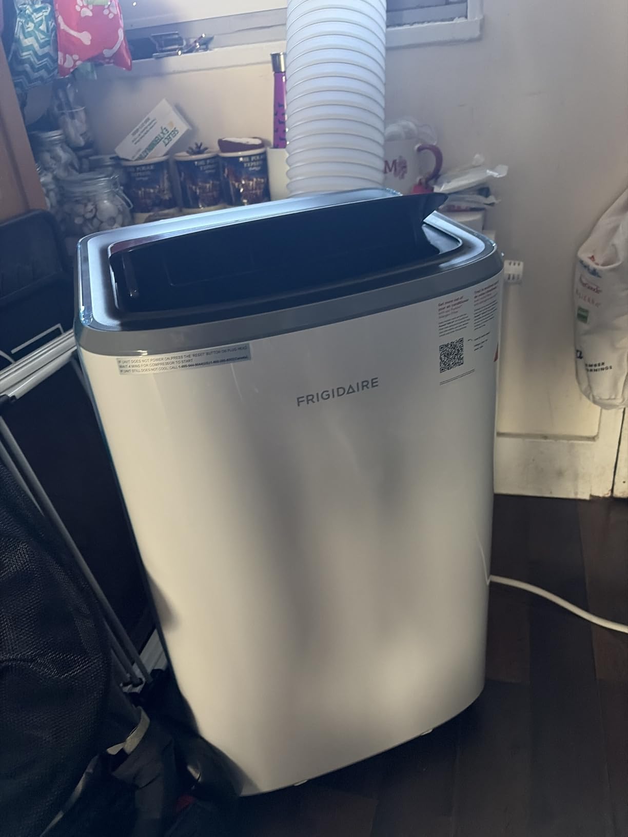 Frigidaire 3-in-1 Portable Room Air Conditioner 10,000 BTU (ASHRAE) / 6,500 BTU (DOE), Cools Up to 450 Sq. Ft., Quiet Operation, Dehumidifying Dry Mode, White customer photo 2