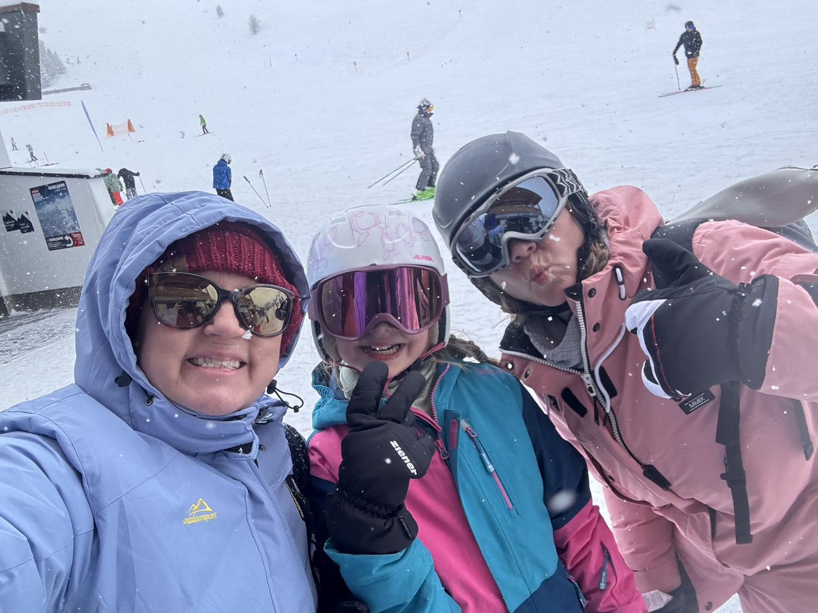 Women's Ski Jacket Waterproof Insulated Snow Jacket Warm Windproof Winter Coats with Hood Fleece Lined Jacket customer photo 2