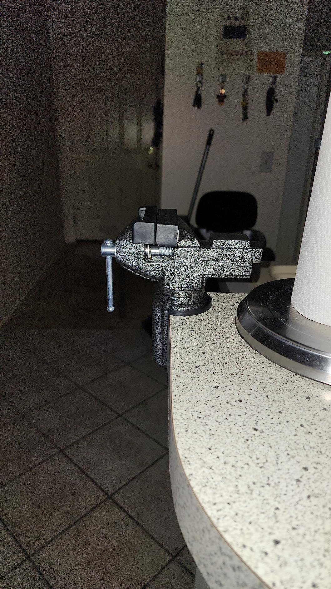 GOXAWEE Universal Bench Vise, 3.15 Inch Table Clamp, 360-Degree Swivel Base, Small Home Vice, Clamp-on Tool for Woodworking, Cutting Conduit, Small DIY Projects, Craft Creation, Sculpting and Modeling customer photo 1