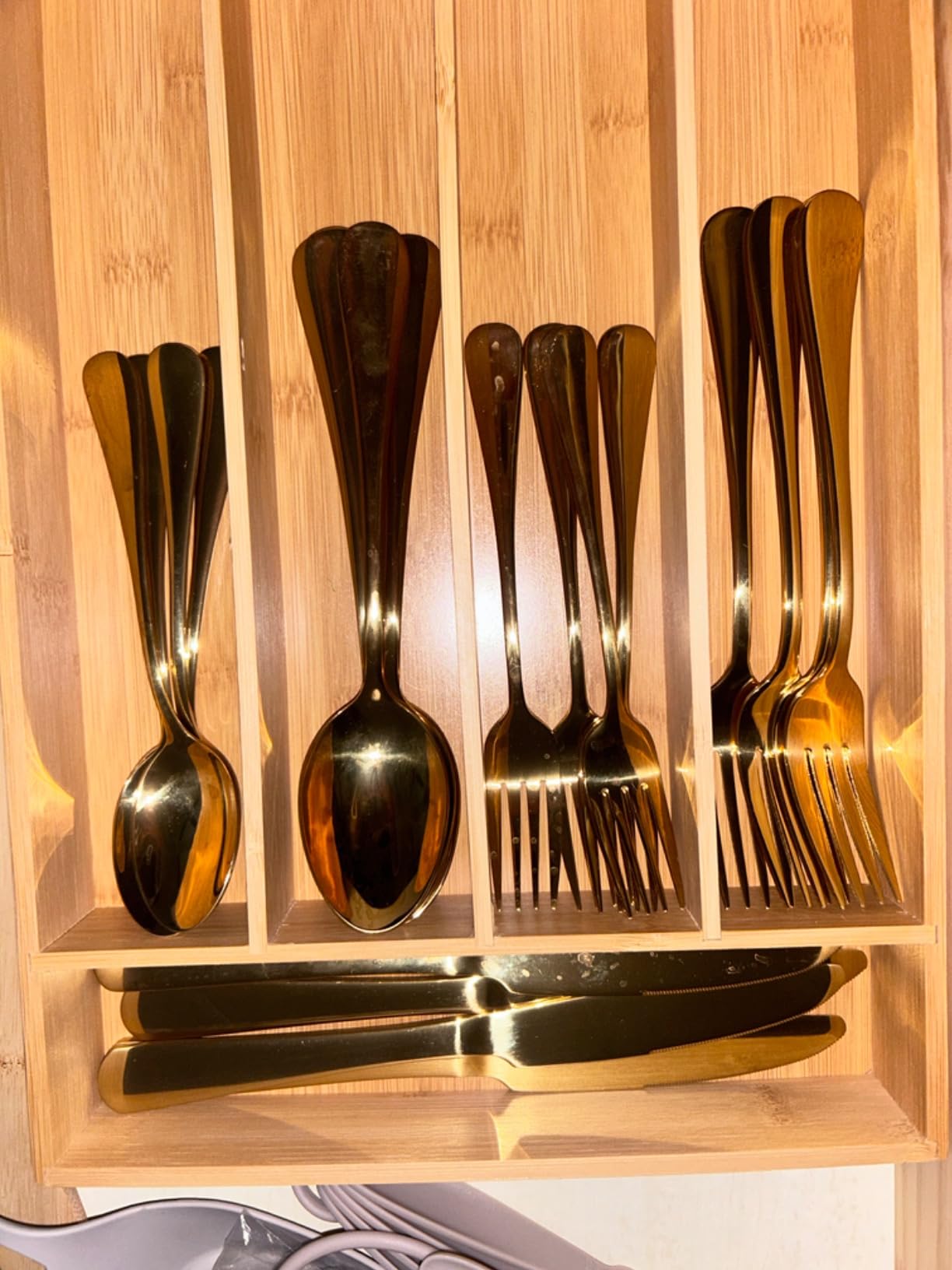 Aisoso Gold Silverware Set for 8, 40-Piece Gold Flatware Set Stainless Steel Cutlery Kitchen Utensil Set Mirror Polished customer photo 2