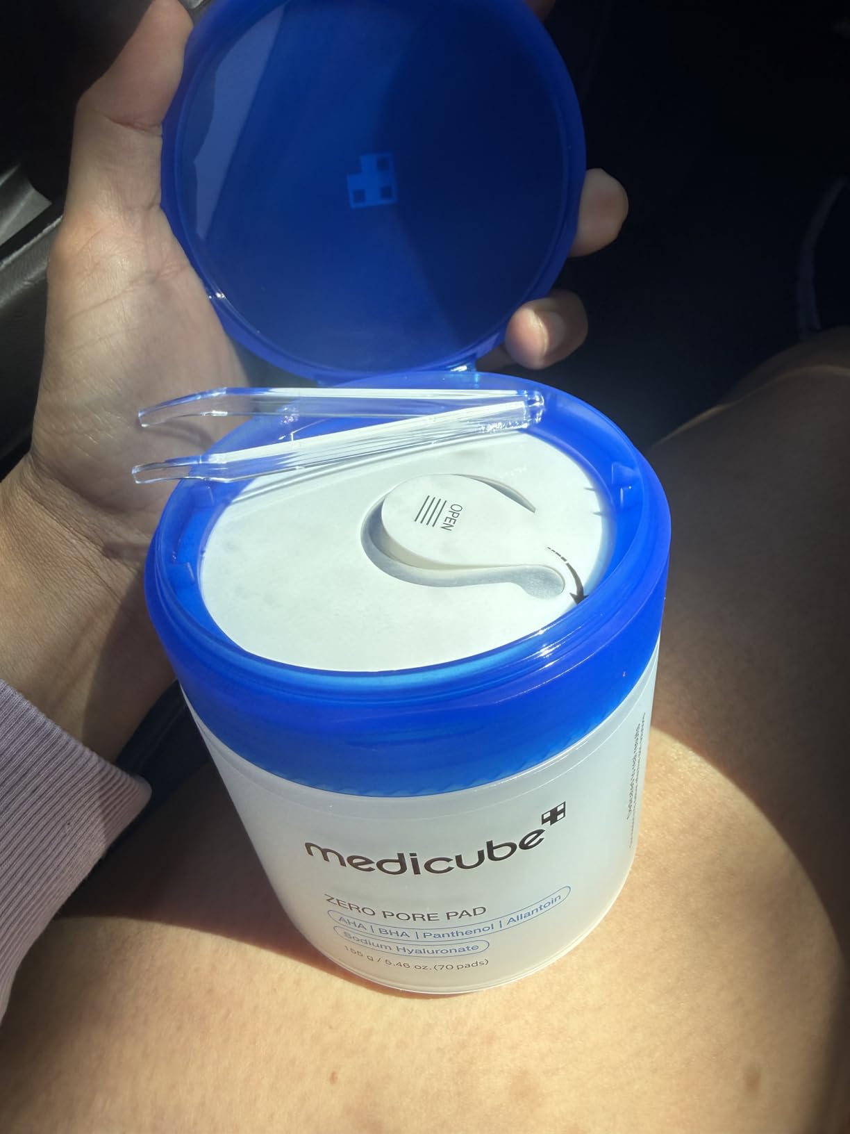 medicube Toner Pads Zero Pore Pad 2.0 | Dual-Textured Facial Pad for Exfoliation and Pore Care with 4.5% AHA Lactic Acid, 0.45% BHA Salicylic Acid | Ideal for All, Korean Skin Care, 70 Pads customer photo 2
