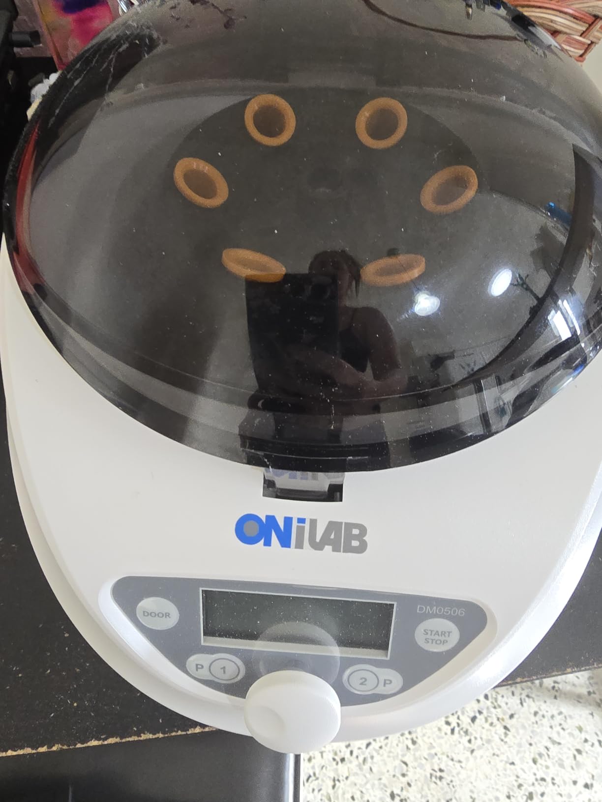 ONiLAB Lab Benchtop Centrifuge Machine 6x50mL, 6X 15mL/10mL/7mL/1.5-5ml, Digital Desktop Lab Centrifuge, Timer 30sec-99min, Speed 300-4000rpm (Max. 1800xg) customer photo 1