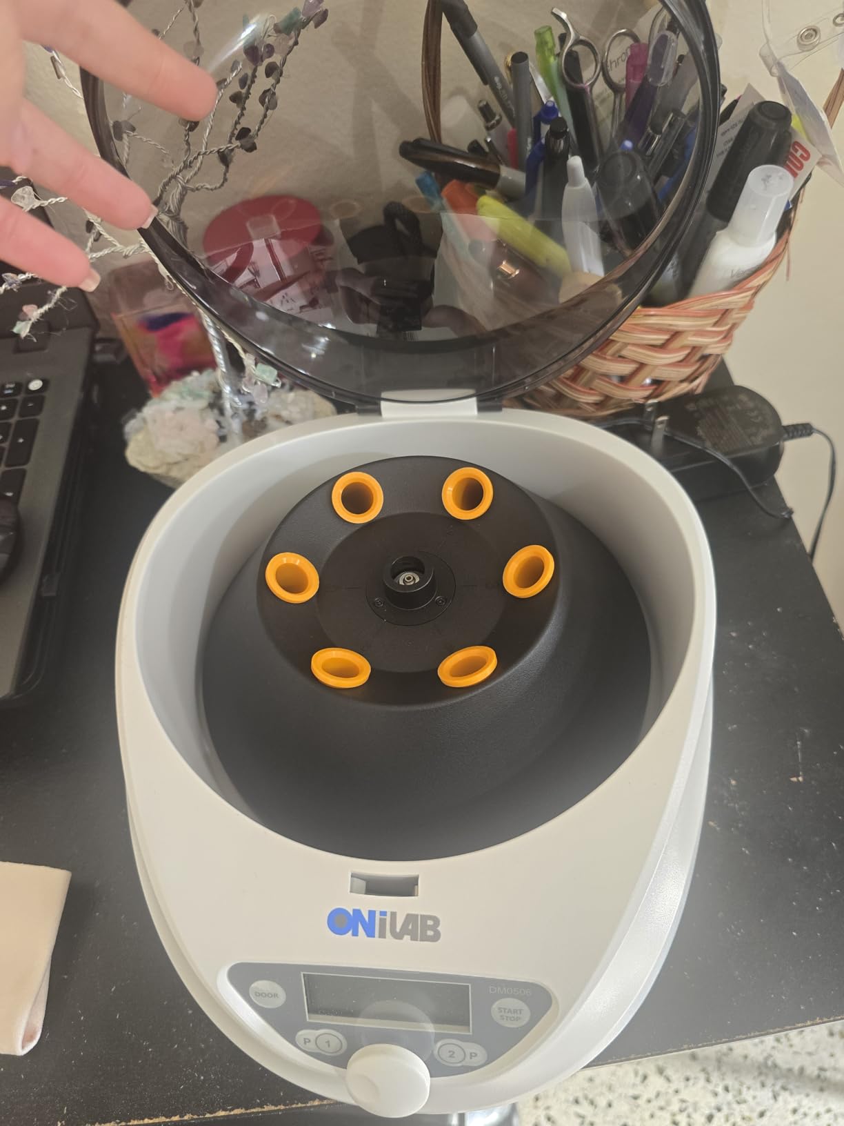ONiLAB Lab Benchtop Centrifuge Machine 6x50mL, 6X 15mL/10mL/7mL/1.5-5ml, Digital Desktop Lab Centrifuge, Timer 30sec-99min, Speed 300-4000rpm (Max. 1800xg) customer photo 2