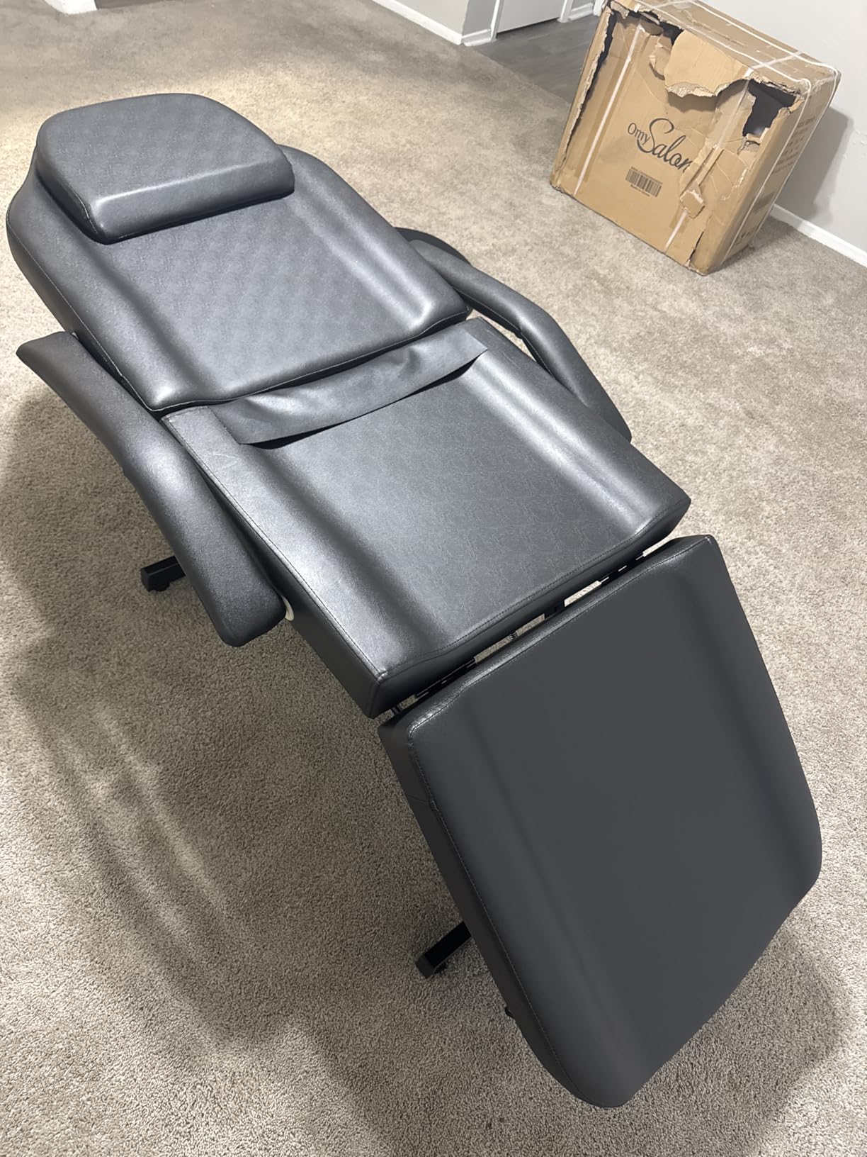 OmySalon Massage Salon Tattoo Chair Esthetician Bed with Hydraulic Stool,Multi-Purpose 3-Section Facial Bed Table, Adjustable Beauty Barber Spa Beauty Equipment, White customer photo 2