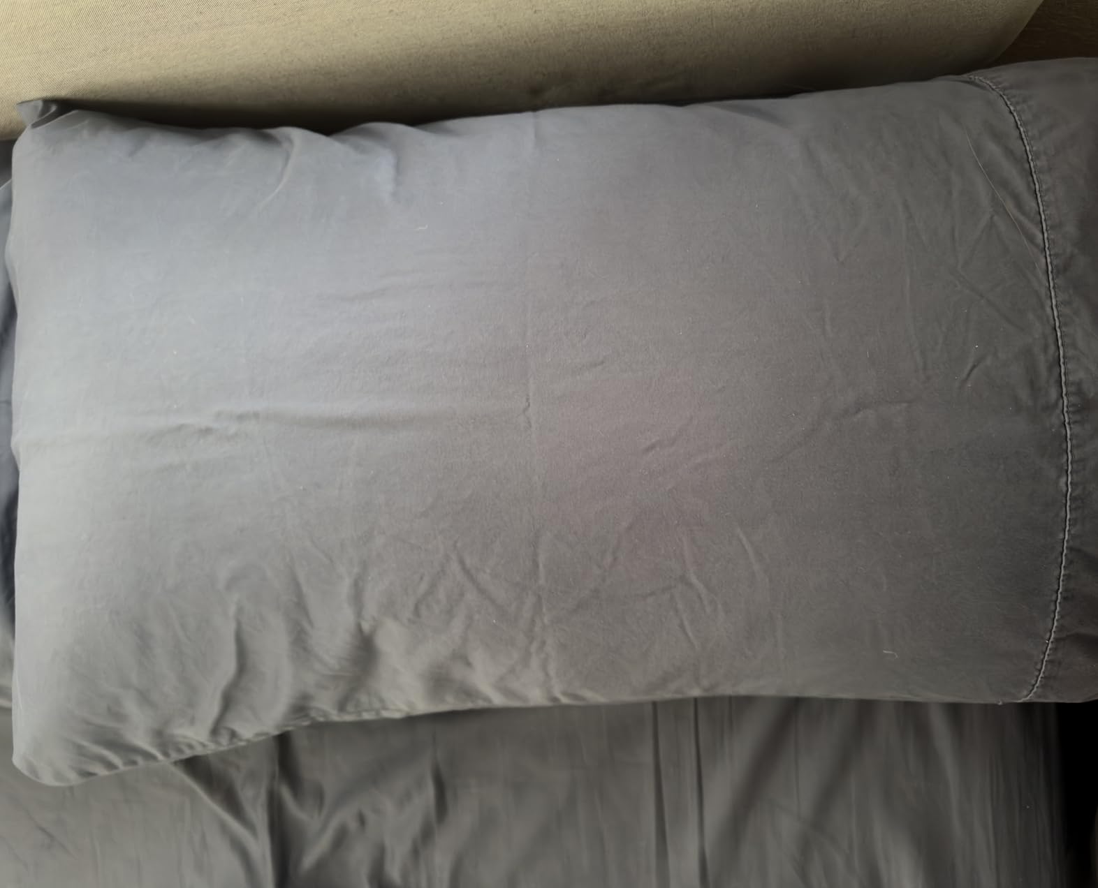 FluffCo Basics Down Alternative Bed Pillows - Cooling Cotton Shell with Supportive Gel-Fiber Fill - Pillows for Side, Back, and Stomach Sleepers - Made in USA - Standard/Queen Size, Set of 2 customer photo 1
