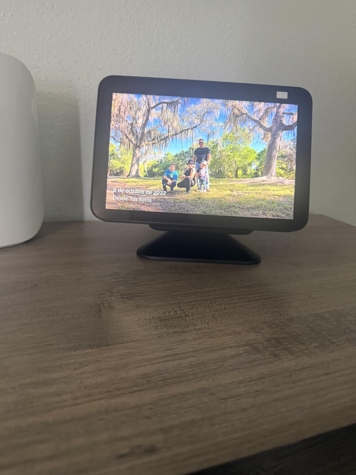 Echo Show 5 (3rd Gen) Adjustable Stand with USB-C Charging Port | Charcoal customer photo 1