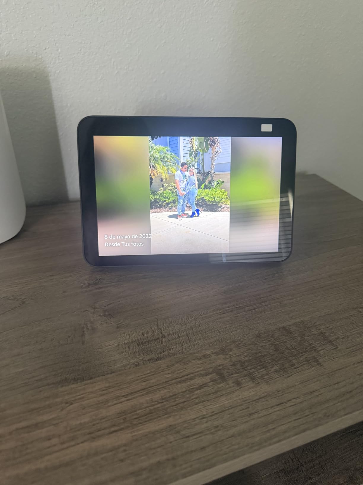 Echo Show 5 (3rd Gen) Adjustable Stand with USB-C Charging Port | Charcoal customer photo 2