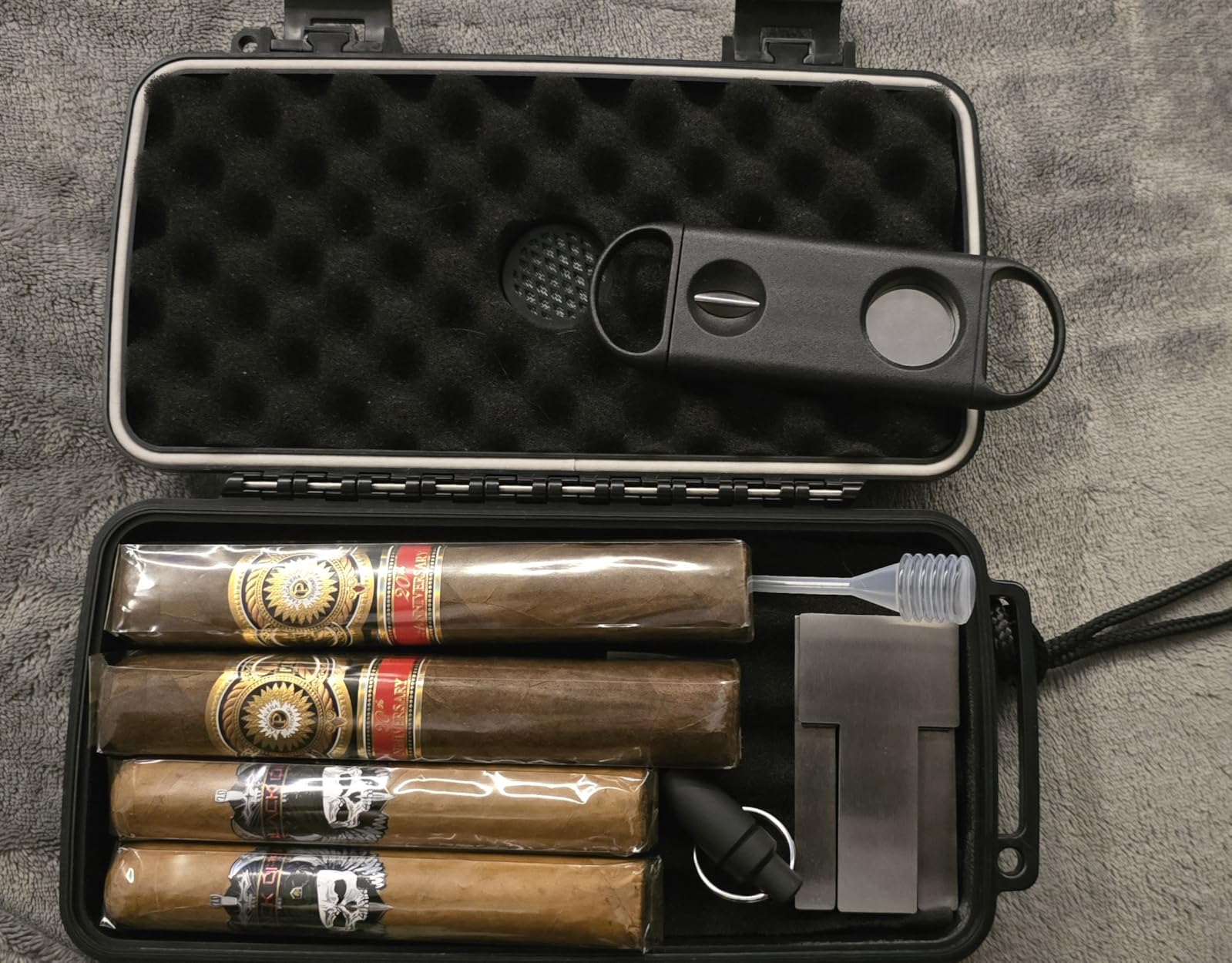 Travel Humidor Box With Cigar Accessories - Spanish Cedar, Humidifier, Cutter, Stand, Punch - Holds 4-5 Cigars - Waterproof, Crushproof, Airtight Seal customer photo 2