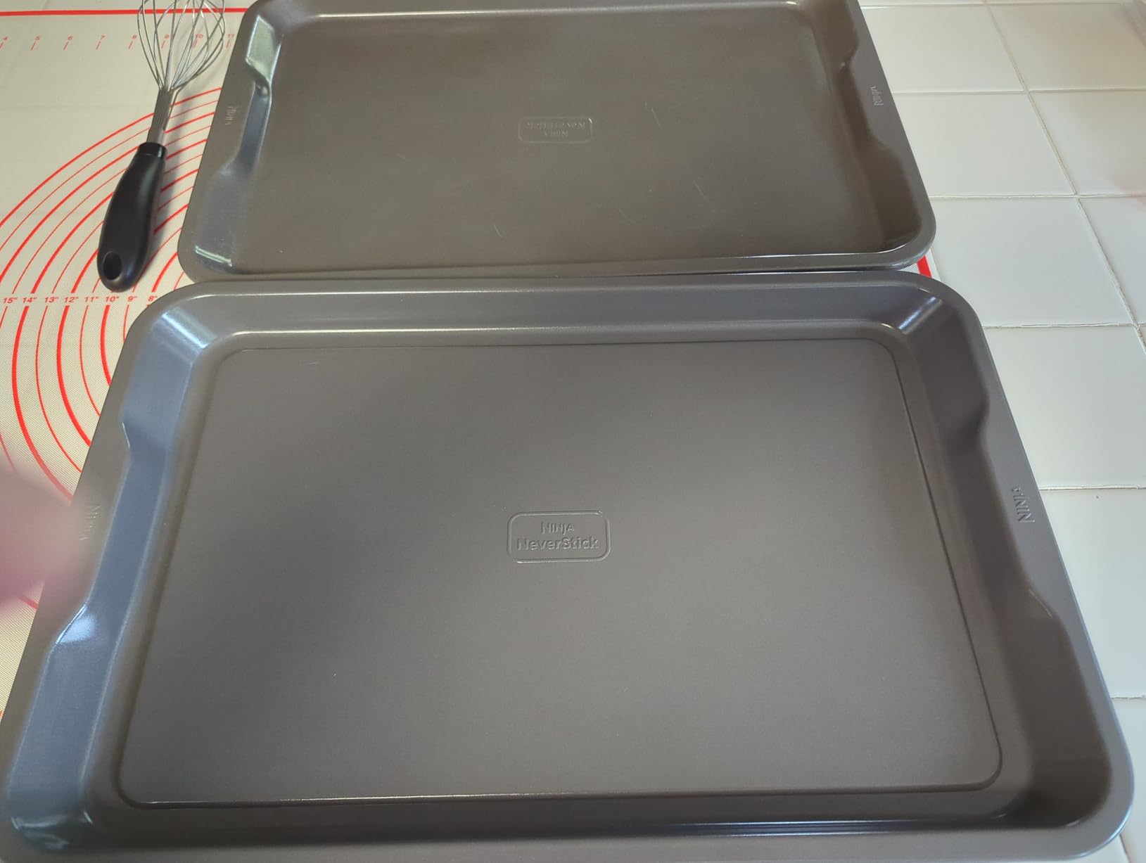 Ninja B32002 Foodi NeverStick Premium 2-Piece Baking Sheet Set, Nonstick, Oven Safe up to 500F, with 9 x 13 inch Sheet & 11 x 17 inch Sheet, Dishwasher Safe, Grey customer photo 1
