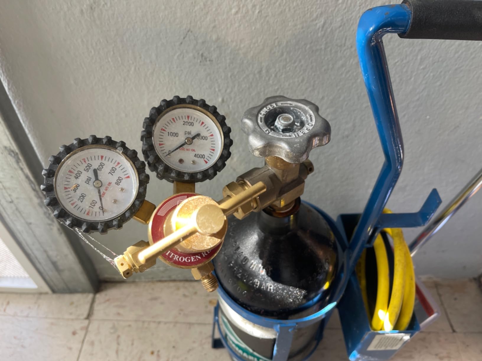 RX WELD Nitrogen Regulator with 0-800 PSI, CGA580 Inlet, Delivery Pressure Equipment Brass Inlet Outlet Connection Gauges with Refrigeration Hose customer photo 1