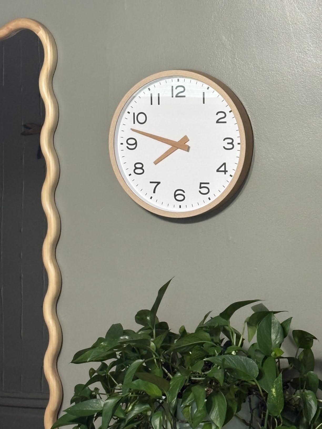 AKCISOT 12 Inch Wall Clock Silent Non-Ticking Modern Wall Clocks Battery Operated - Analog Classic Clock for Office, Home, Bathroom, Kitchen, Bedroom, School, Living Room(Black) customer photo 1