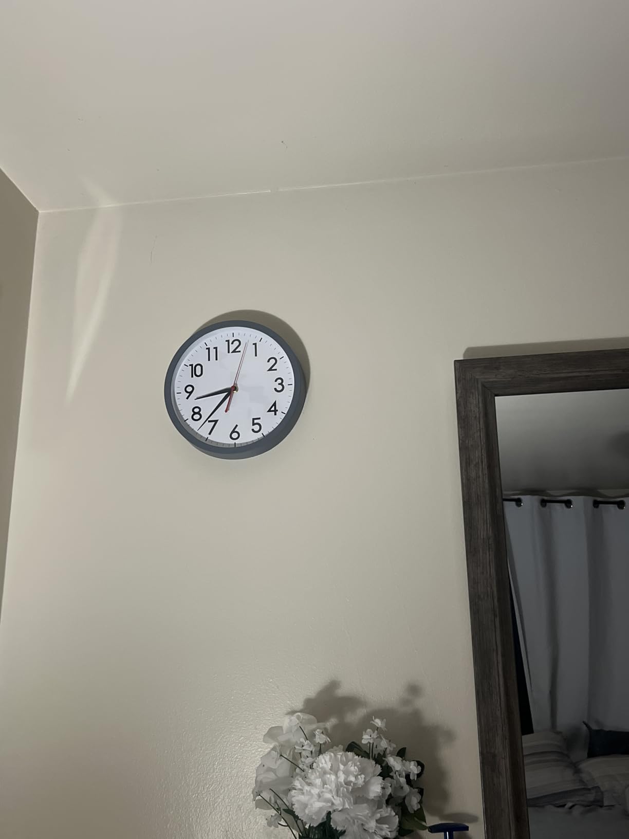 AKCISOT 12 Inch Wall Clock Silent Non-Ticking Modern Wall Clocks Battery Operated - Analog Classic Clock for Office, Home, Bathroom, Kitchen, Bedroom, School, Living Room(Black) customer photo 2
