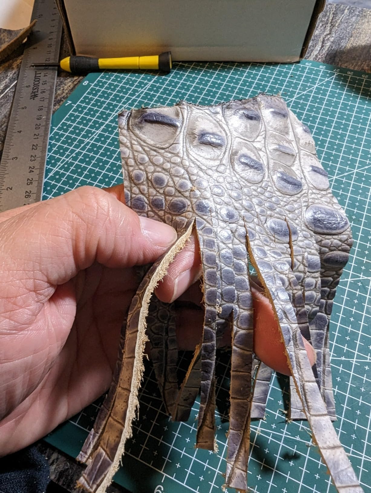 BESTNULE Leather Table Top Lace Cutter for Fringe Braiding Strip Belts and Laces (Come with 5 Blades) customer photo 2