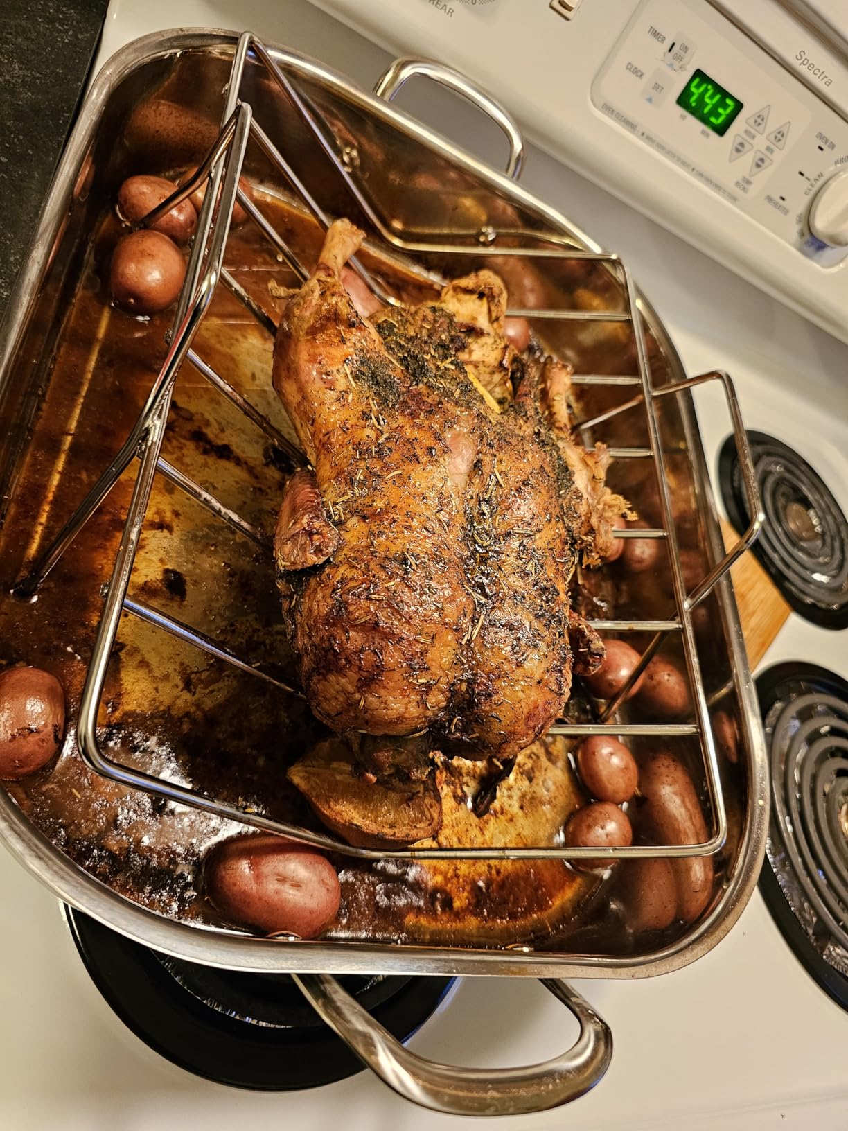 Amazon Basics Stainless Steel Rectangular Roasting Pan with Rack, Turkey Roaster, Dishwasher Safe, Easy to Clean, Oven Safe, 16 in customer photo 2