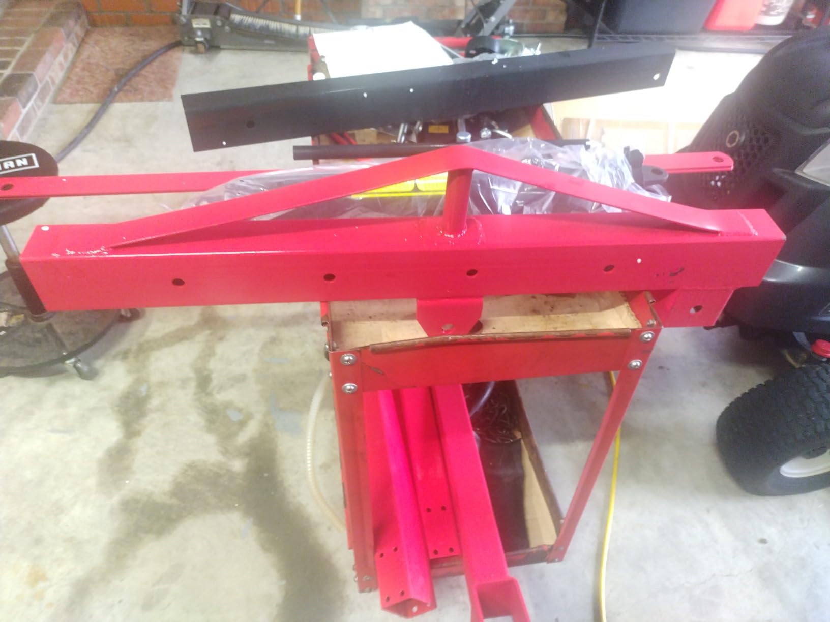 Engine Hoist, 2 Ton (4000lbs) Heavy Duty Folding Hydraulic Engine Crane Hoist Cherry Picker Shop Crane Hoist Lift for Ports, Warehouses, Garage, Factory, 360 Degree Swivel Wheels customer photo 1