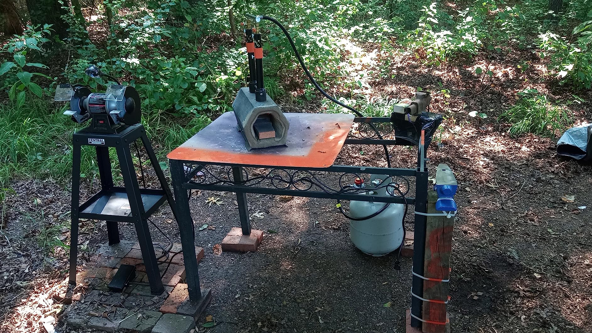 VEVOR Portable 2 Burner Propane Forge, 2600F Metal and Knife Blacksmithing Forges, Large Capacity Farrier Forging Tools and Equipment, Complete Mini Forge Kit customer photo 2