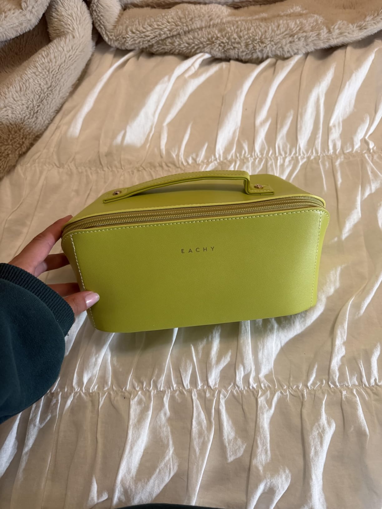 EACHY Travel Makeup Bag, Large Capacity Cosmetic Bag for Women, Waterproof PU Leather, Flat Open Portable Toiletry Bag for Skincare, Brushes & Travel Essentials customer photo 1