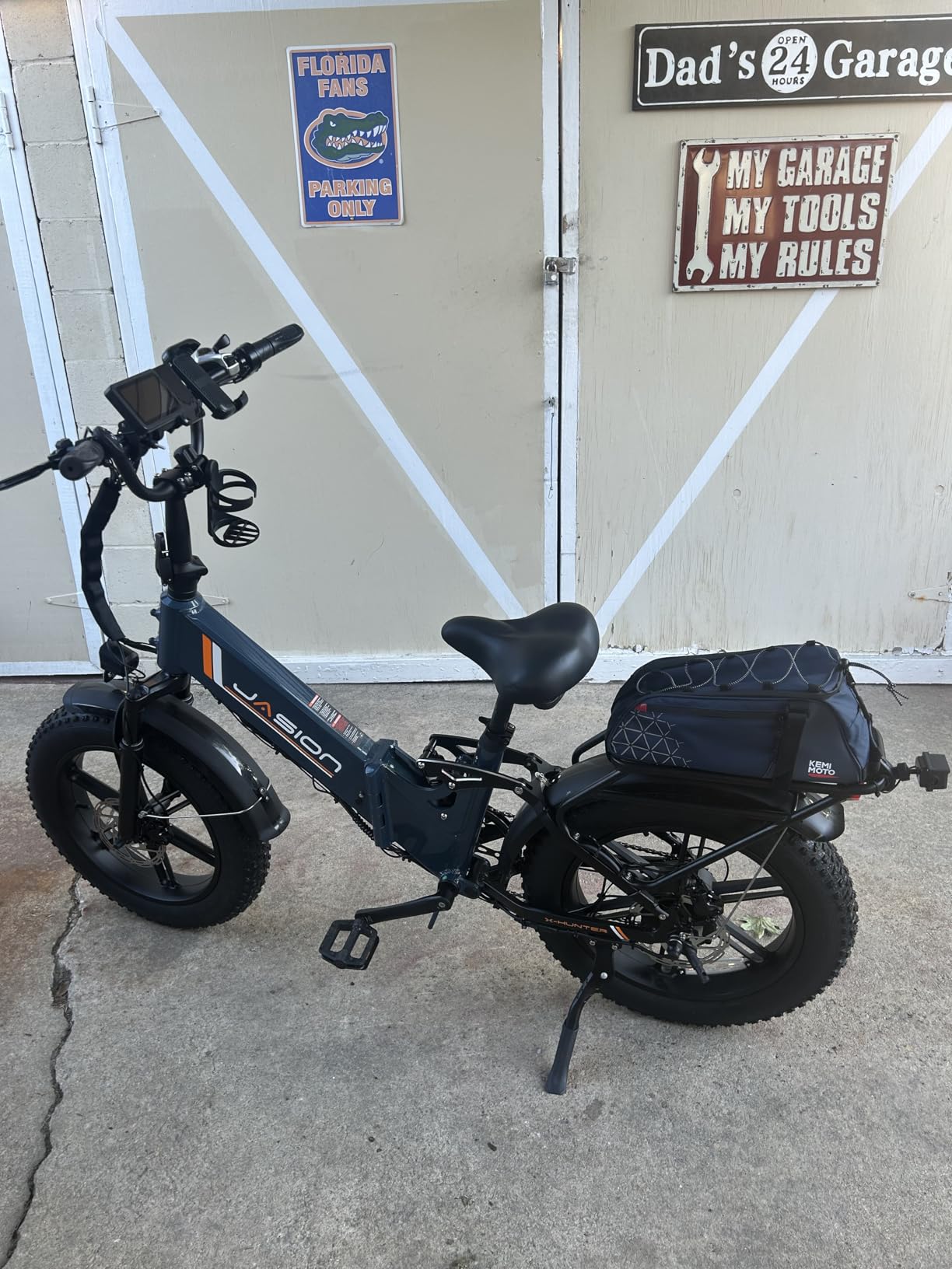 KEMIMOTO Rear Bike Rack Bag - 8L PVC Water Resistant Ebike Bags for Bicycle Rear Rack, Bicycle Trunk Pannier for Commuter Travel Shopping and Cycling (Black) customer photo 1