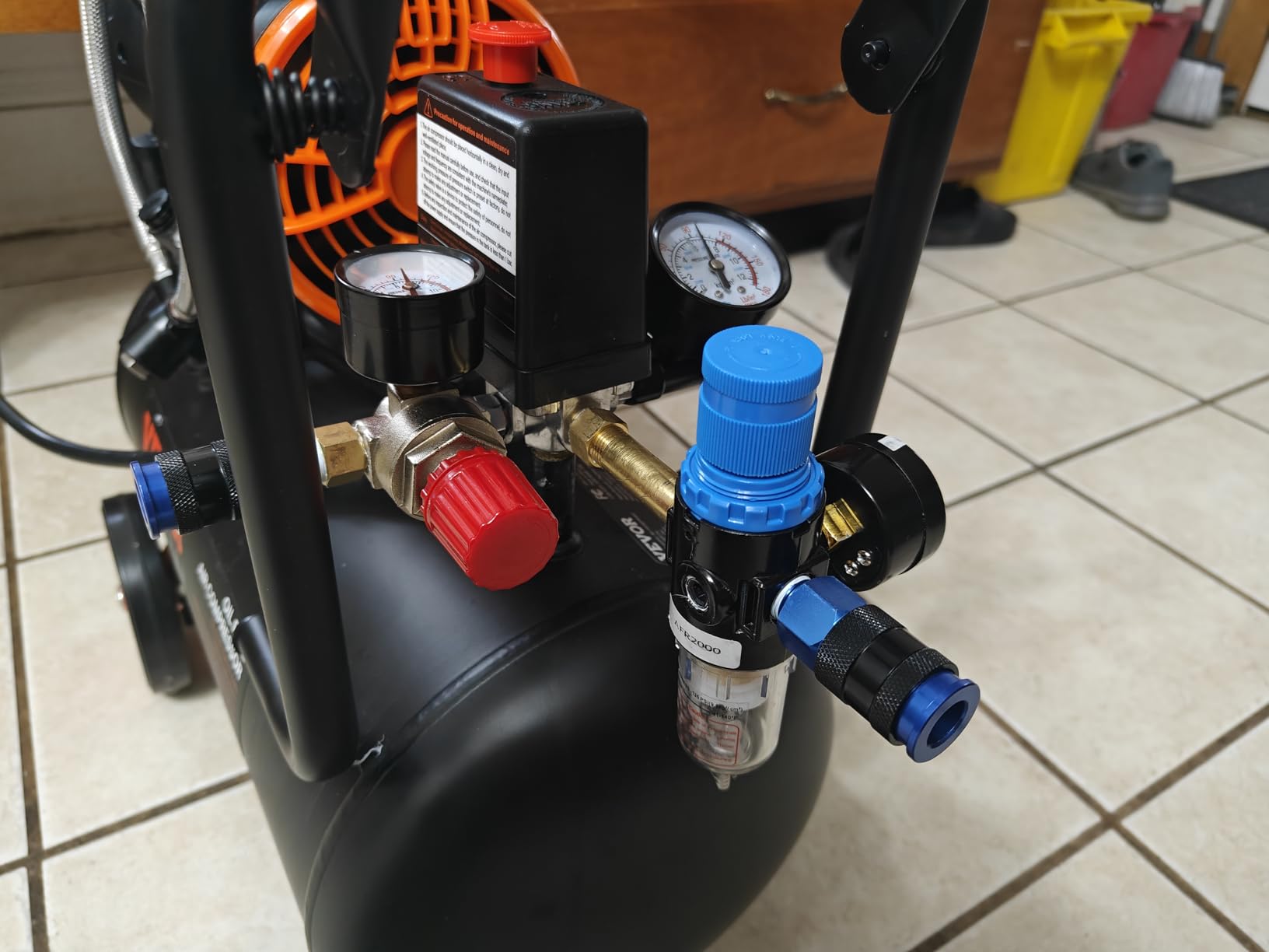 VEVOR 6.3 Gallon 2 HP Air Compressor, Max 116PSI, Oil Free Compressor Tank | Oil Free Compressor Tank for Auto Repair, Tire Inflation, Spray Painting, Woodwork Nailing, 3.35 CFM@90PSI, Quiet Operation customer photo 1