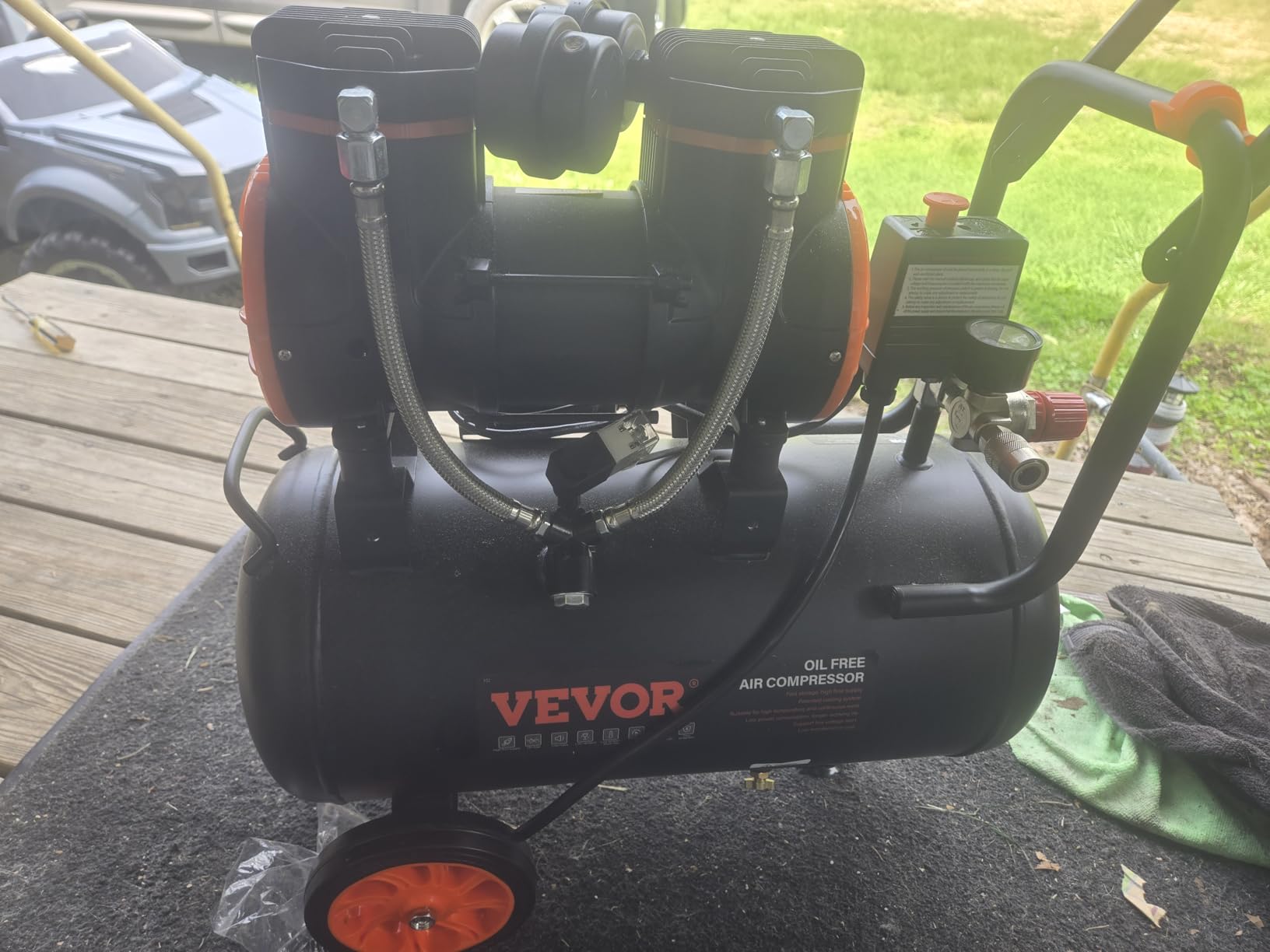 VEVOR 6.3 Gallon 2 HP Air Compressor, Max 116PSI, Oil Free Compressor Tank | Oil Free Compressor Tank for Auto Repair, Tire Inflation, Spray Painting, Woodwork Nailing, 3.35 CFM@90PSI, Quiet Operation customer photo 2