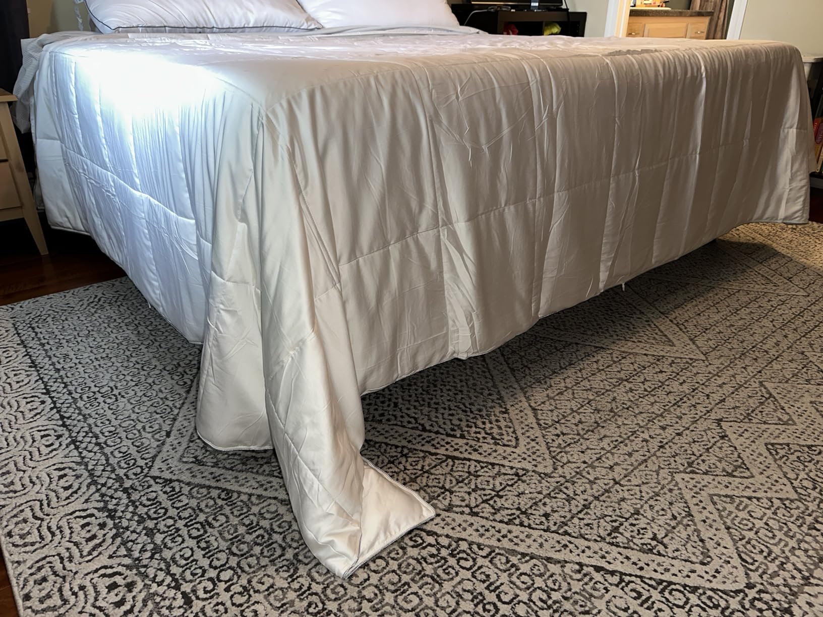 NEXHOME PRO Viscose from Bamboo Super King Comforter, Cooling Lightweight White Natural Organic Duvet Insert, Summer Bedding Blanket Cool Comforters for Hot Sleepers, 8 Corner Tabs(98