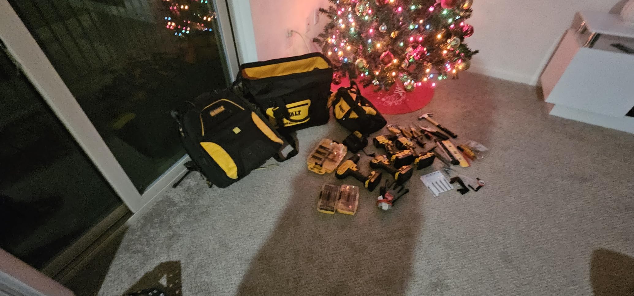 DEWALT 20-inch Hard Bottom Professional Tool Tote with Organization (DWST560104) customer photo 2