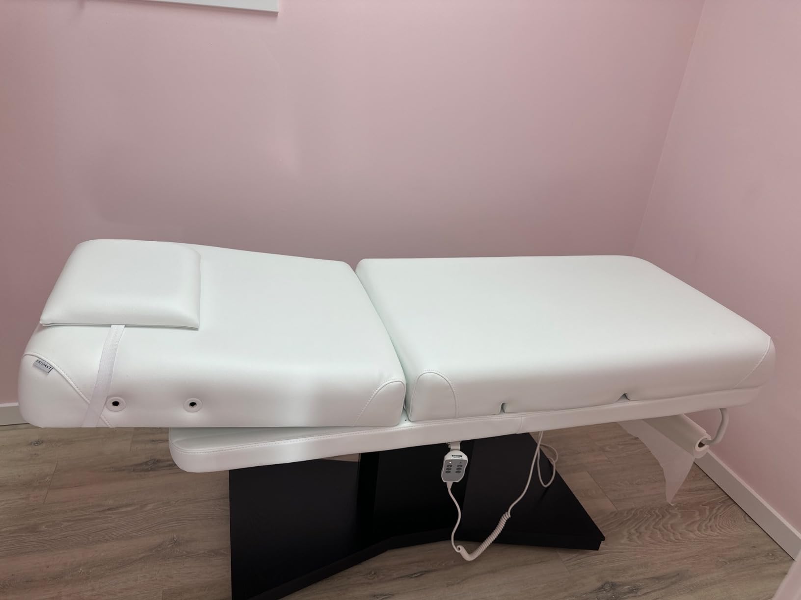 Milo 3.0 Motor (with Independent Leg Adjustment) Electric Massage & Facial Bed/Table customer photo 2