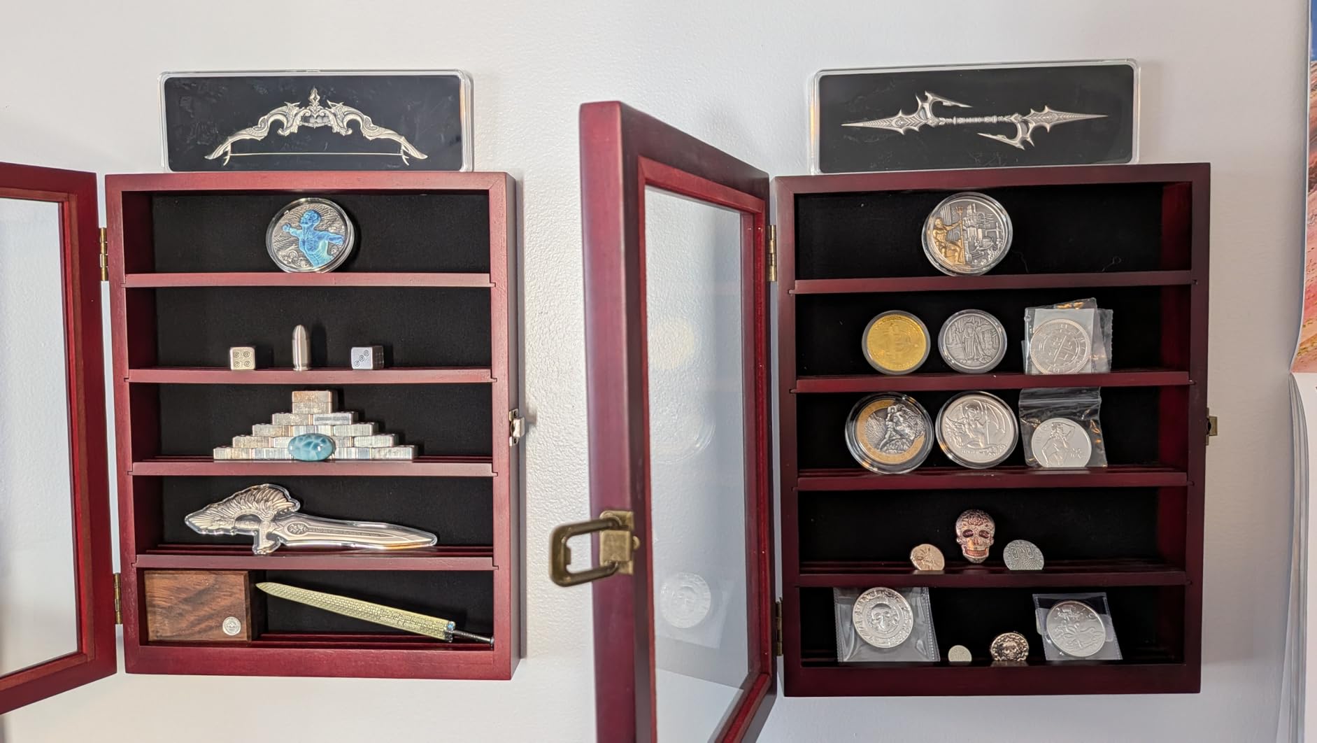 Military Challenge Coin Display Case with HD Tempered Glass - 5 Rows Medal Display Case Cabinet Rack Shadow Box with Removable 2 Grooves Shelves Poker Chips Coin Holder for Collectors, Black customer photo 1