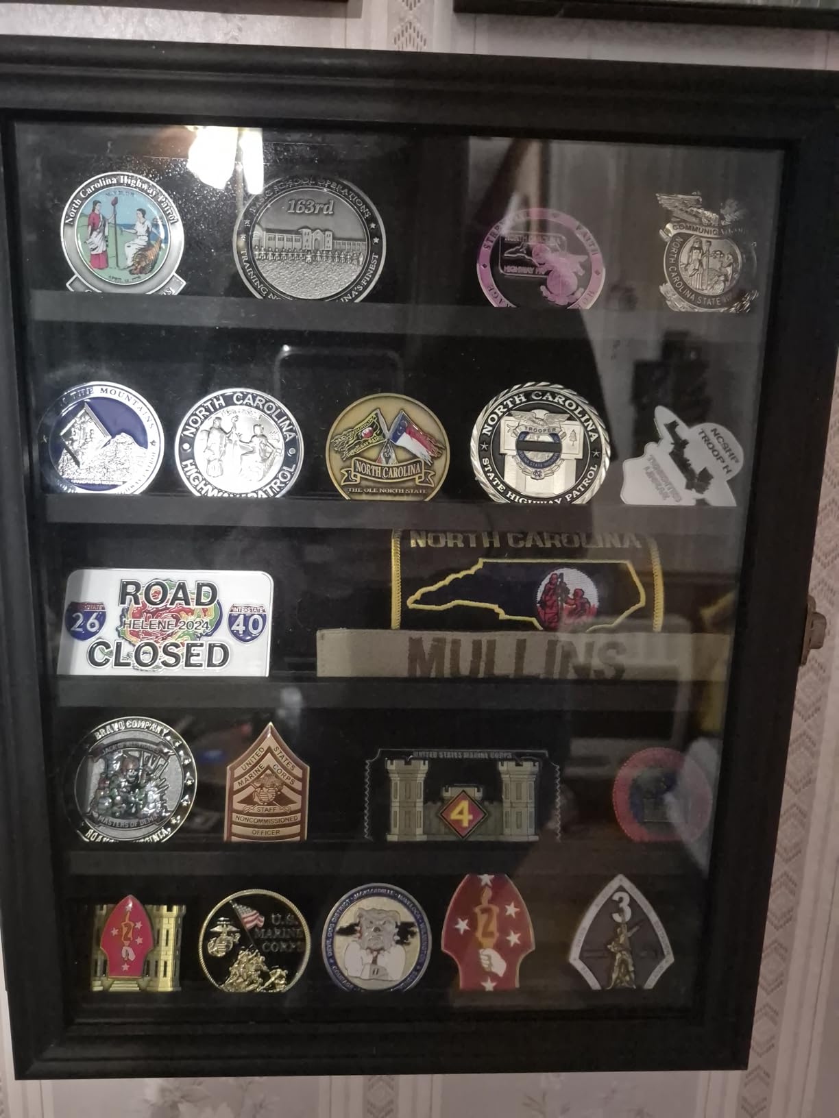 Military Challenge Coin Display Case with HD Tempered Glass - 5 Rows Medal Display Case Cabinet Rack Shadow Box with Removable 2 Grooves Shelves Poker Chips Coin Holder for Collectors, Black customer photo 2
