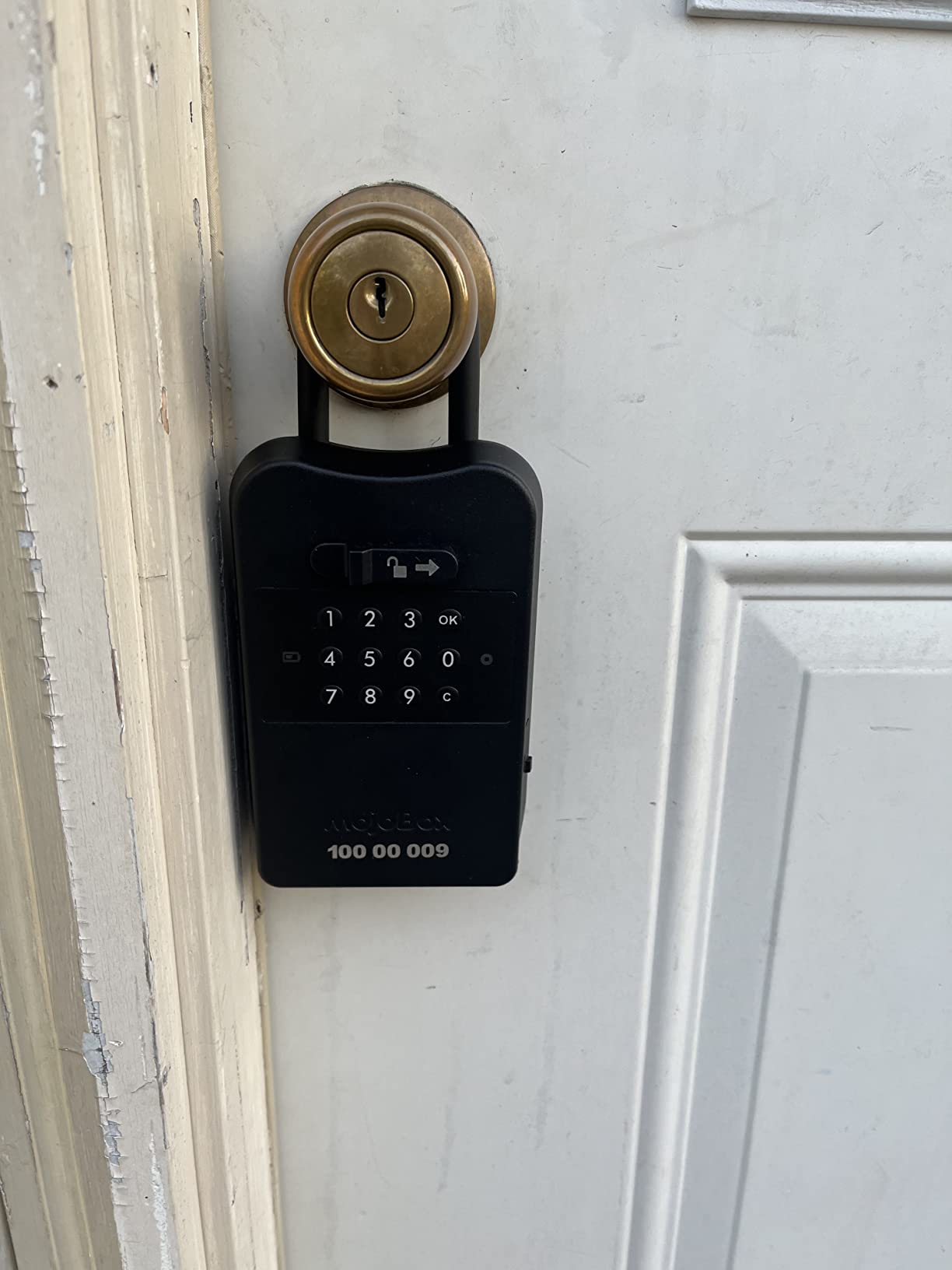 MojoBox, Digital Lockbox, Bluetooth Key Lockbox, iOS/Android App Remotely Generates Offline Access Codes for 1 Time Use, Temporary Use, Permanent Use, and Exact Dates/Times Without Internet customer photo 1