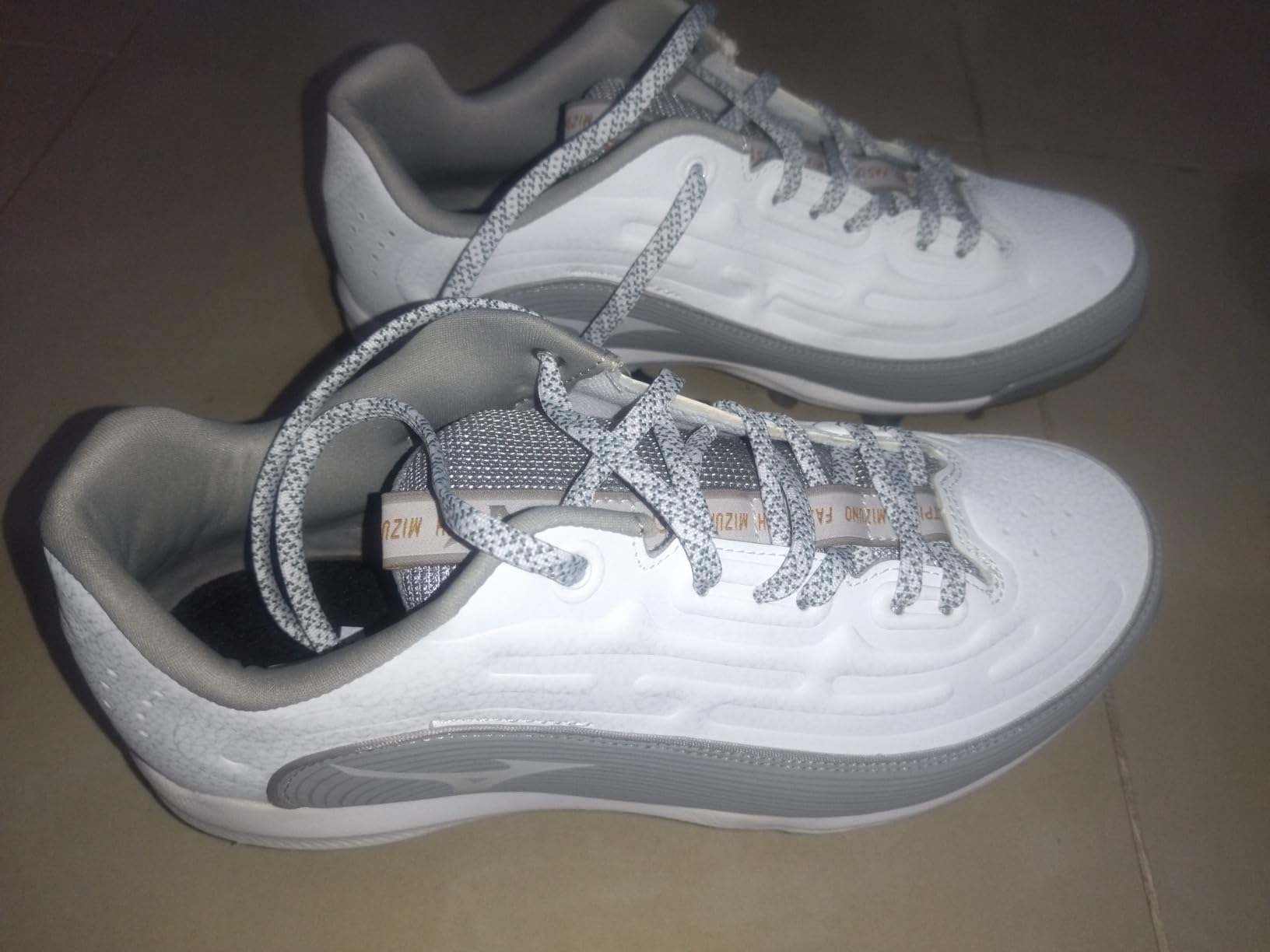 Mizuno Unisex Adult Mizuno Finch Elite 6 Low TPU customer photo 1
