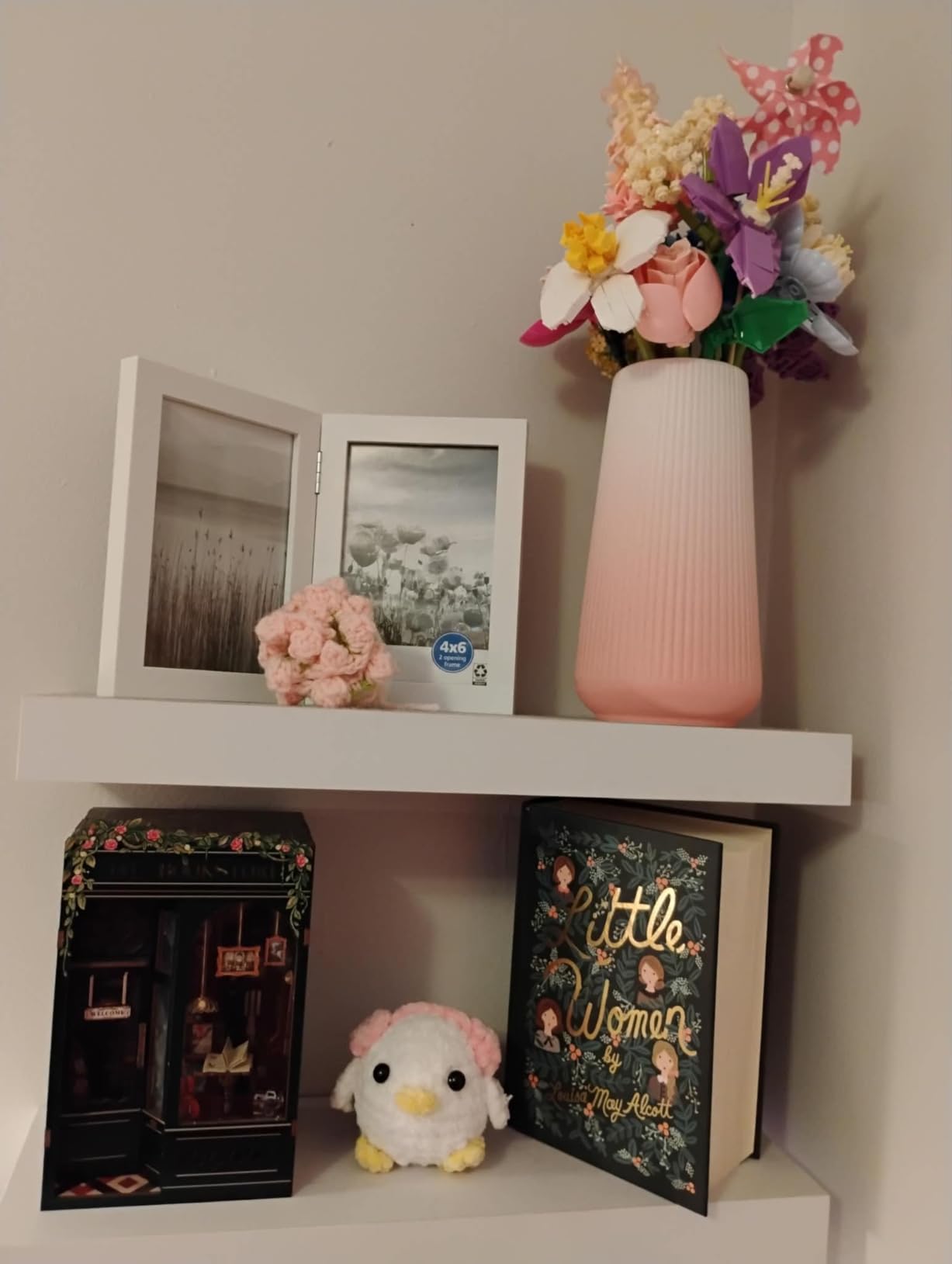 White Ceramic Vase, GUKJOB Small Cute Flower Vase for Pampas Grass, Home, Living Room, Dining Table, Farmhouse, Office Decor, Bedroom, Table, and Kitchen Shelf (White) customer photo 1