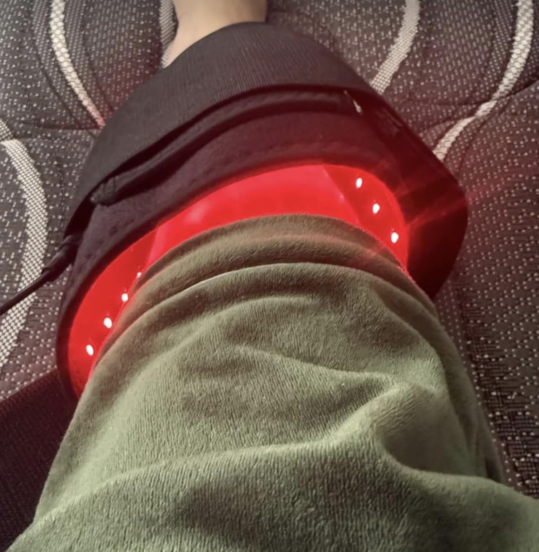 Red Light Therapy Pad for Body Back Knee Shoulder Hands Feet Portable 660nm 850nm Home Use 3 Chips in 1 Infrared Wrap Belt Gift for Women Men (Corded) customer photo 2