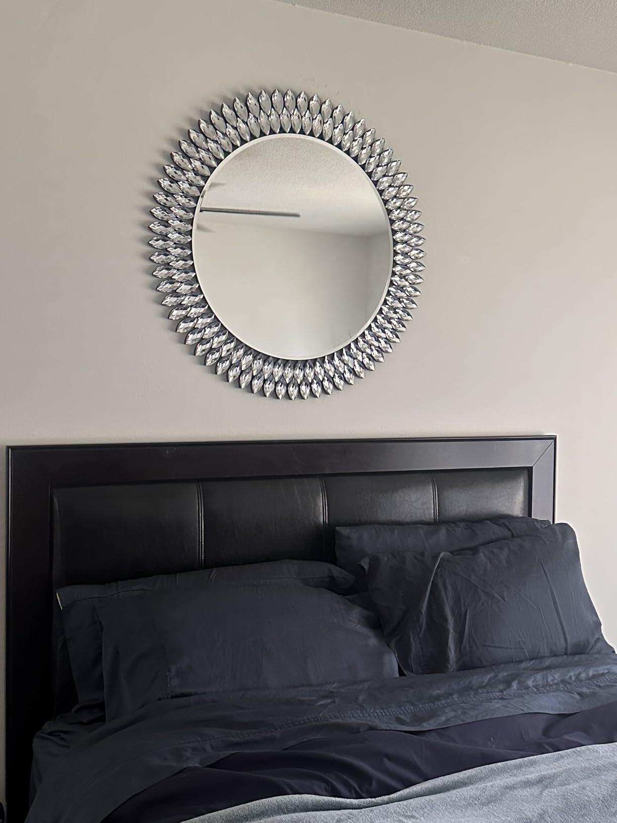 Kelly Miller Round Jeweled Mirror for Wall Decor, 26 in Modern Decorative Wall Mirror with Luxury Diamonds Beveled Vanity Mirror for Bedroom Dresser, Living Room, Bathroom, Hallway, Entryway customer photo 1