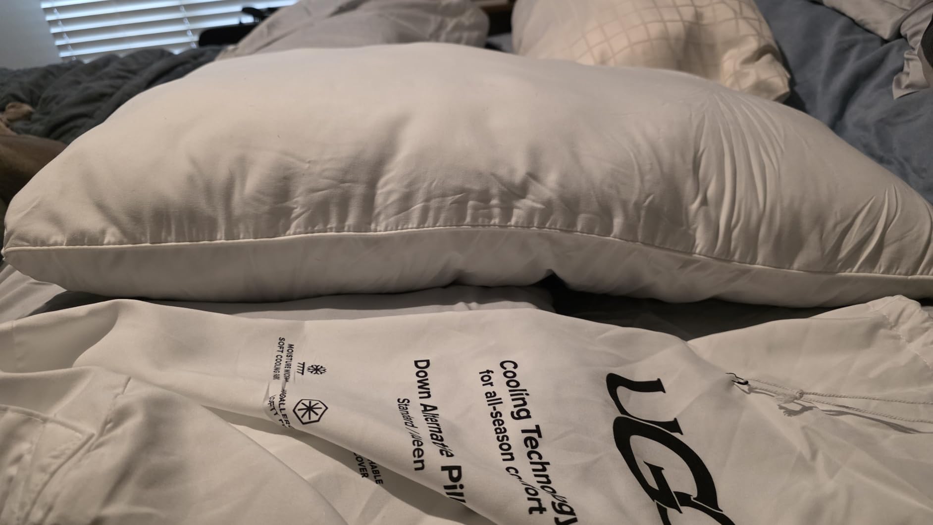UGG Danielle Cooling Pillow King Size Hypoallergenic Down Alternative Luxury Hotel Bed Pillow for Stomach Back or Side Sleeper with Machine Washable Cover, 20-inch x 36-inch, White customer photo 2
