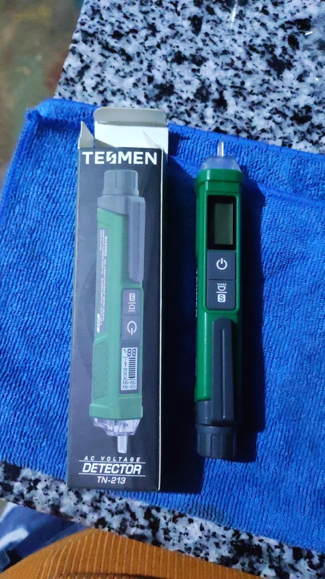 TESMEN Voltage Tester, TN-213 Non-Contact Voltage Detector, Electrical Tester, AC 12V-/70V-1000V, Dual-Range, LCD Display in Percentage, Buzzer Alarm, Live Wire Test, Wire Breakpoint Finder - Green customer photo 1