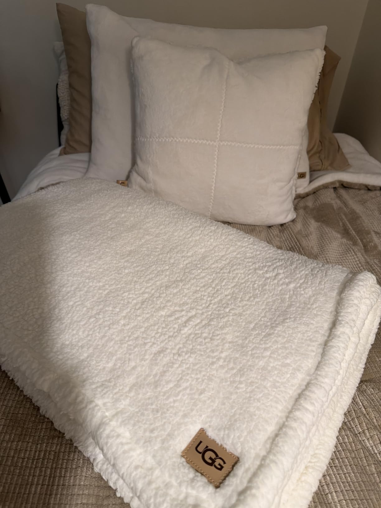 UGG Remina Comforter Set 5 Piece Bed in a Bag with Throw Blanket, Decorative Pillow, Shams, and Reversible Comforter Hypoallergenic Washable Luxury Warm Fluffy Bedding Set, Full/Queen, Brown Birch customer photo 2