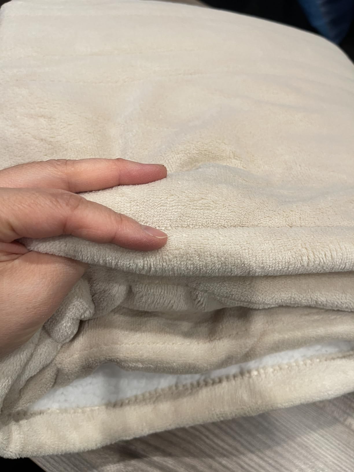 BLACK+DECKER Heated Blanket Electric King, Micro Plush Electric Blanket, Heating Blanket with 10 Heating Levels, 10H Timer, Auto Shutoff, Dual Zone Heating, Fast Heating (90x100 inches, Cream) customer photo 2