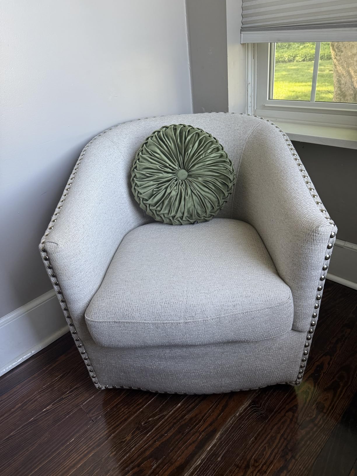 HIG Set of 2 Decorative Round Pleated Throw Pillows, Classy Accent Pumpkin Throw Pillows with Center Button, Vintage Velvet Floor Pillows for Sofa Vanity Chair Bed, Emerald, 14.5