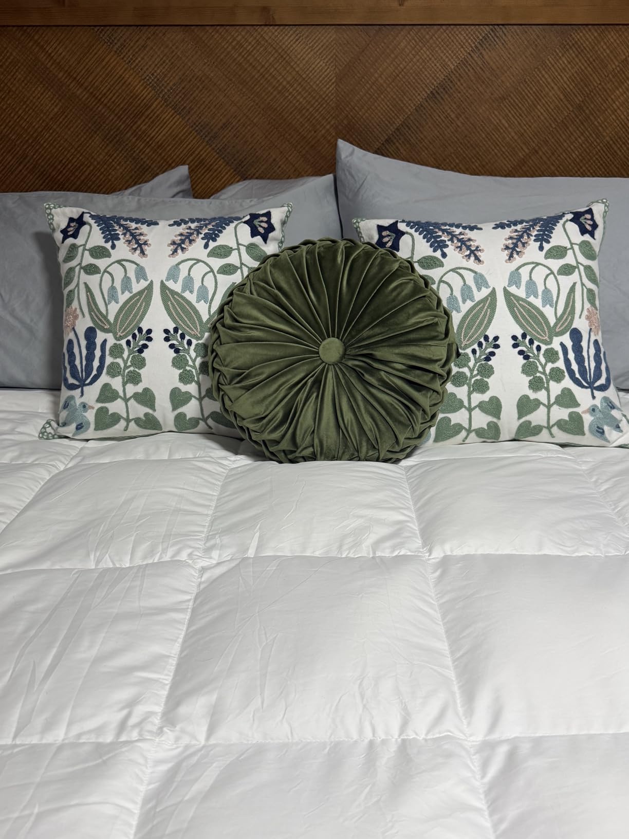 HIG Set of 2 Decorative Round Pleated Throw Pillows, Classy Accent Pumpkin Throw Pillows with Center Button, Vintage Velvet Floor Pillows for Sofa Vanity Chair Bed, Emerald, 14.5