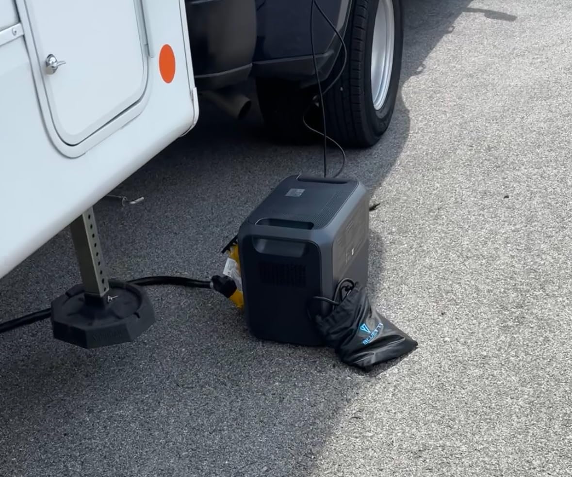 Bluetti AC200L Portable Power Station, 2048Wh LiFePO4 Battery Backup, Expandable to 8192Wh w/ 4 2400W AC Outlets (3600W Power Lifting), 30A RV Output, Solar Generator for Camping, Home Use, Emergency customer photo 2
