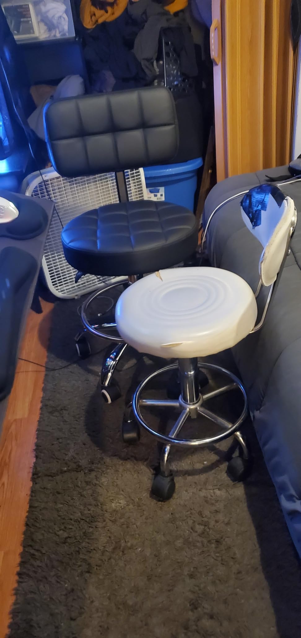 YJHome Rolling Stool, Rolling Stools with Wheels Foot Rest, Backrest Adjustable Height, Heavy Duty 400lbs Weight Capacity, Salon Spa Tattoo Massage Office Swivel Stool Chair (Black) customer photo 2