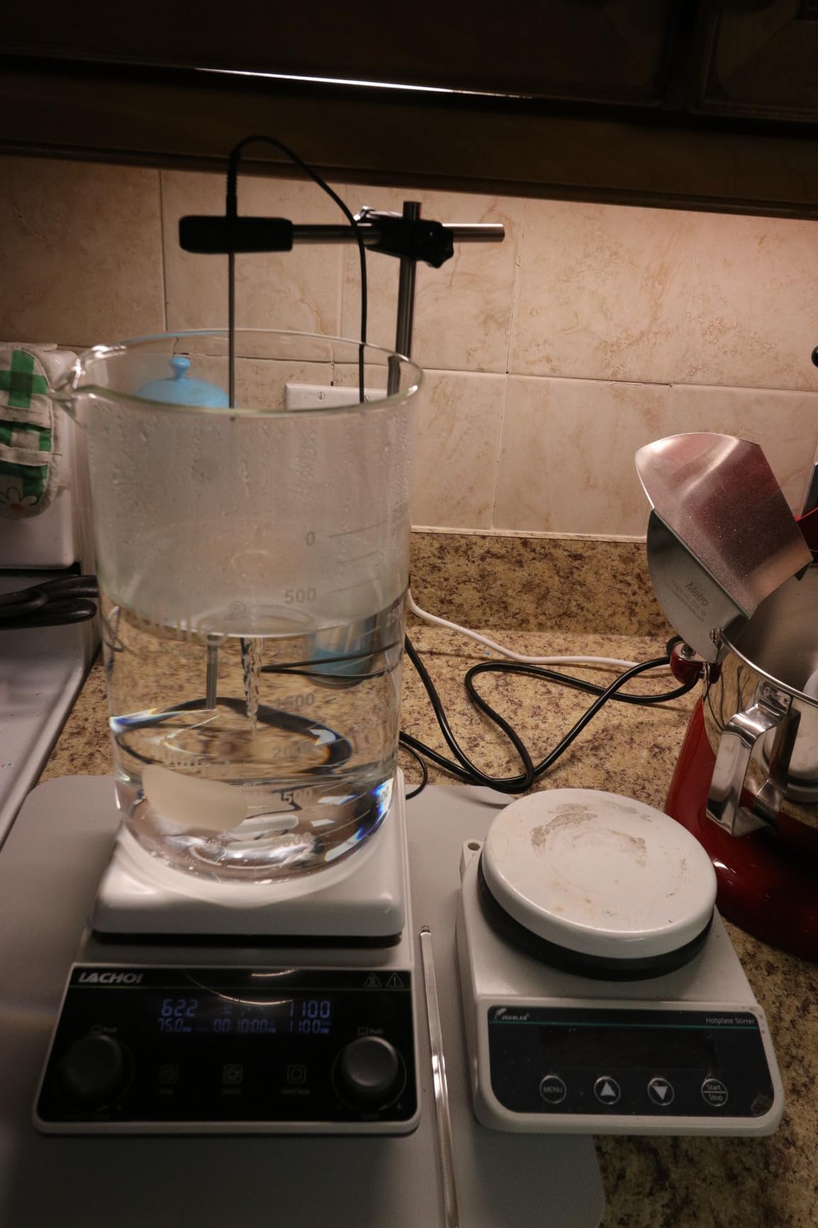 Magnetic Stirrer Hot Plate Stirrer LCD Display 300℃ Max.5L 5.9inch Heated Magnetic Stir Plate 1600RPM Magnetic Lab Hotplate Stirrer Magnetic Mixer for Lab Physics Education, Stir Bar & Temp Sensor customer photo 1