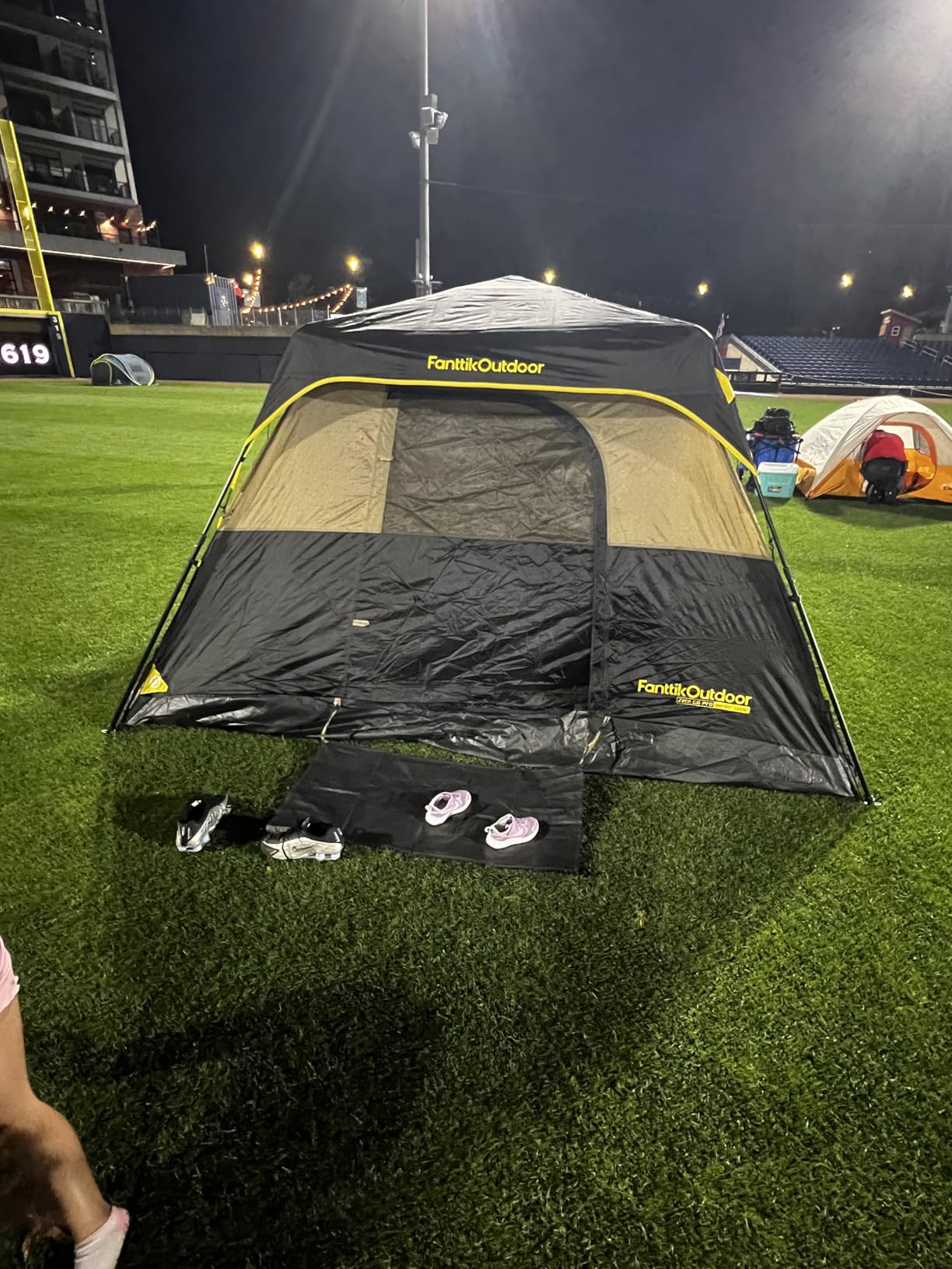 FanttikOutdoor Camping Tent 4/6/8/10 Person Instant Cabin Tent Setup in 60 Seconds with Rainfly & Windproof Portable with Carry Bag customer photo 1