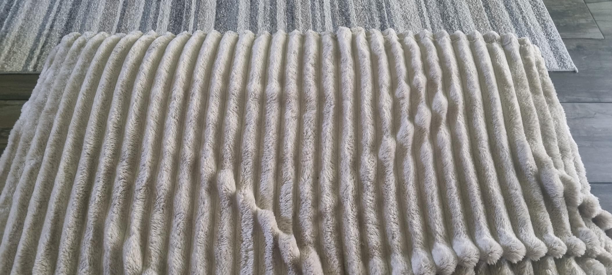 BEDELITE Fleece Throw Blanket for Couch - 300GSM Soft and Warm Fluffy Cream White Blanket, Decorative and Giftable Striped Blankets for Women, Men, 50
