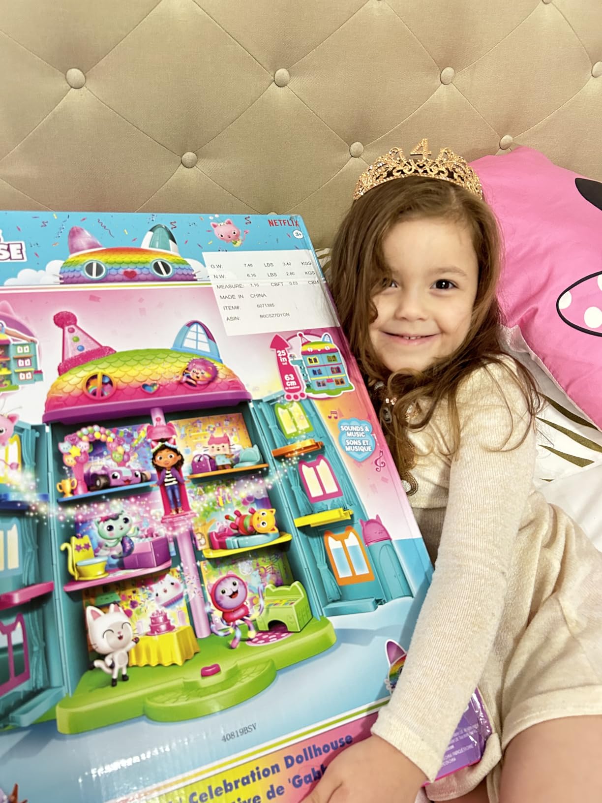 DREAMWORKS GABBY'S DOLLHOUSE, 14 Pc Celebration Dollhouse, 25-Inches Tall, with Toy Figures, Doll House Furniture & 10 Sounds, Kids Toys for Girls & Boys Ages 3+ customer photo 1