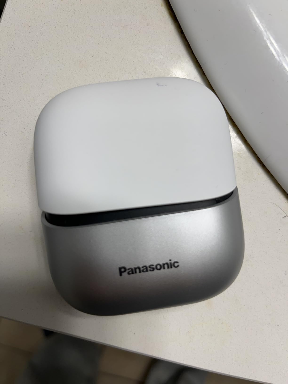 Panasonic Swipe Right Travel Shaver for Men, Portable Electric Razor with USB-C Charging, 3-Blade Cutting System and Beard Sensor Technology, Wet/Dry Use, ES-CM3A-K customer photo 1
