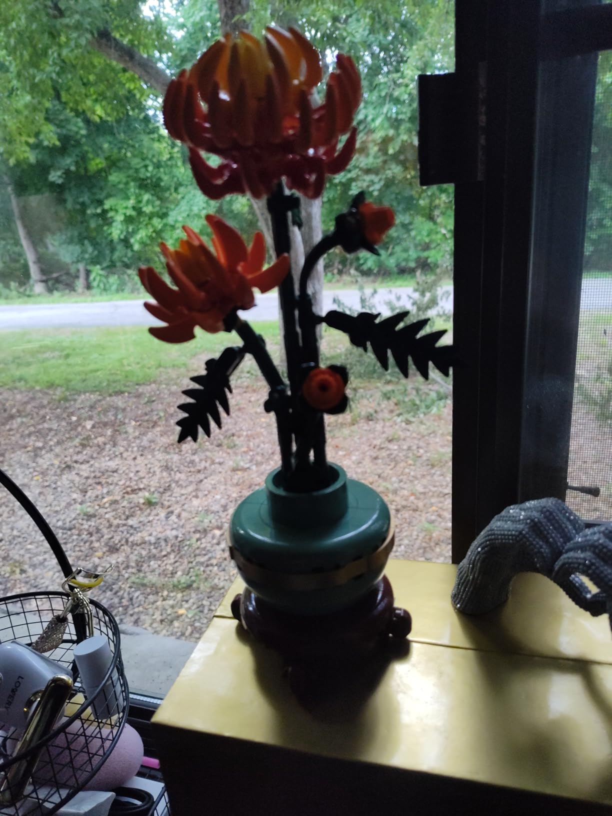 LEGO Botanicals Chrysanthemum Building Set for Adults Ages 18+ - Artificial Flower for Dinner Table Centerpieces & Decoration - Gift for Birthdays - 10368 customer photo 1